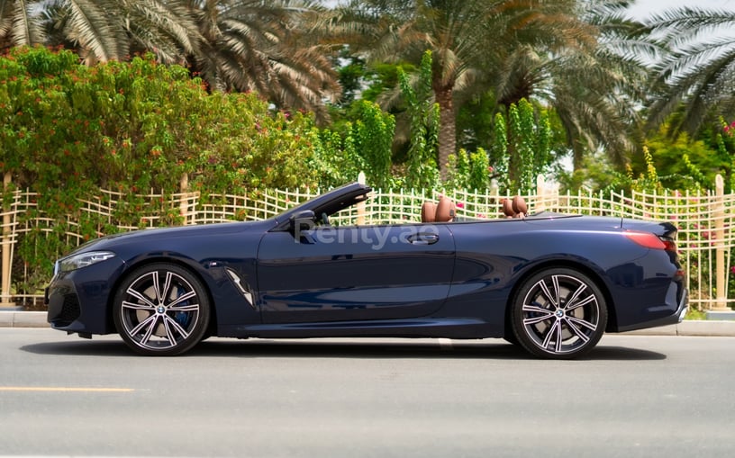 BMW 840i cabrio (Blu Scuro), 2021 in affitto a Sharjah