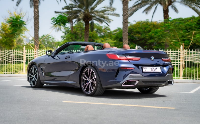 BMW 840i cabrio (Blu Scuro), 2021 in affitto a Sharjah