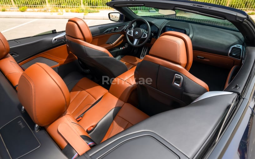 BMW 840i cabrio (Blu Scuro), 2021 in affitto a Sharjah