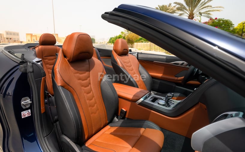 BMW 840i cabrio (Blu Scuro), 2021 in affitto a Sharjah