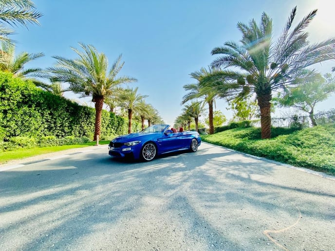 BMW 430i cabrio (Blauw), 2018 te huur in Dubai