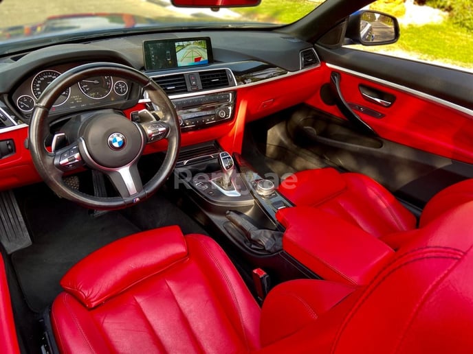 BMW 430i cabrio (Blauw), 2018 te huur in Dubai