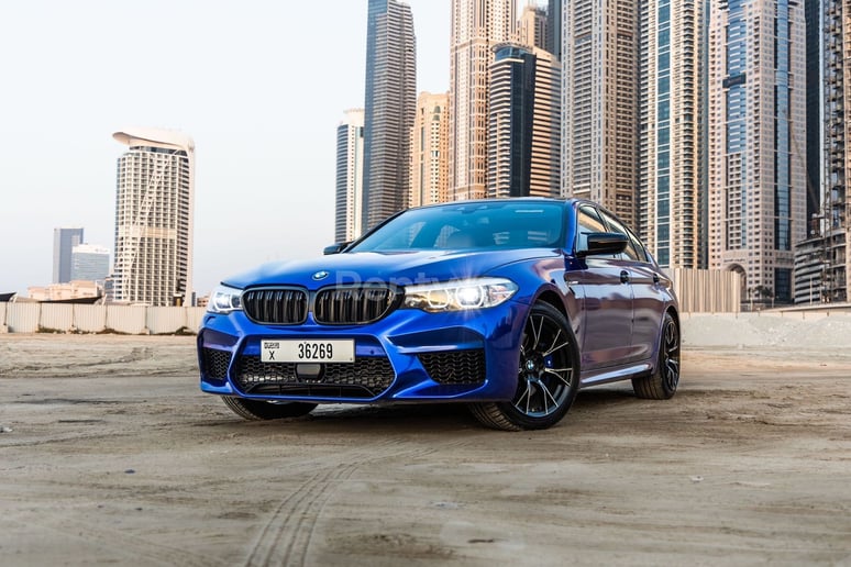 BMW 5 Series (Bleue), 2019 &agrave; louer &agrave; Duba&iuml;