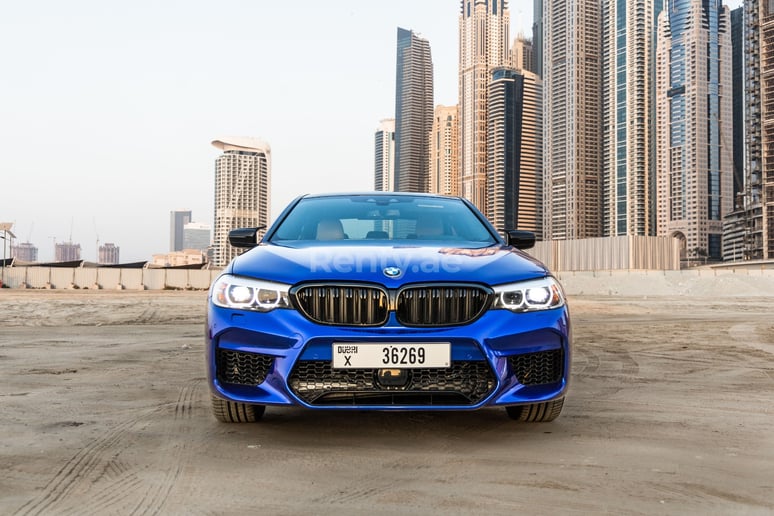 BMW 5 Series (Bleue), 2019 &agrave; louer &agrave; Duba&iuml;