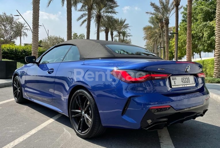 BMW 4 Series, 440i (Blauw), 2021 te huur in Dubai