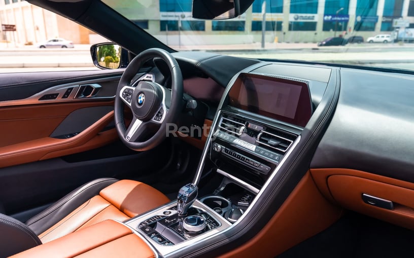 BMW 840i cabrio (Blu), 2021 in affitto a Abu Dhabi