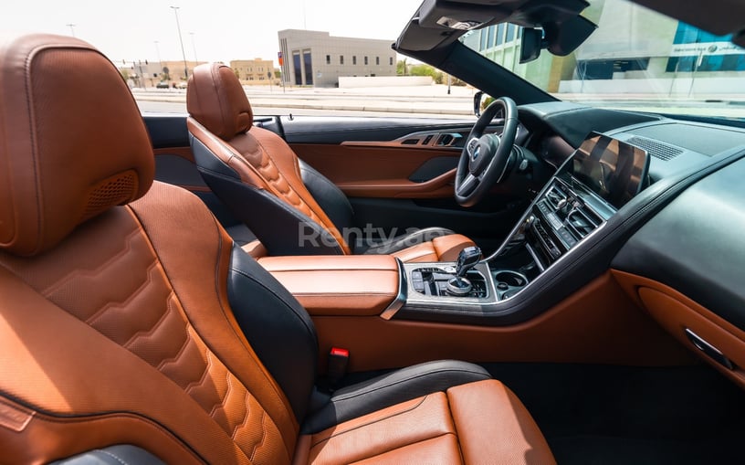 BMW 840i cabrio (Blu), 2021 in affitto a Abu Dhabi