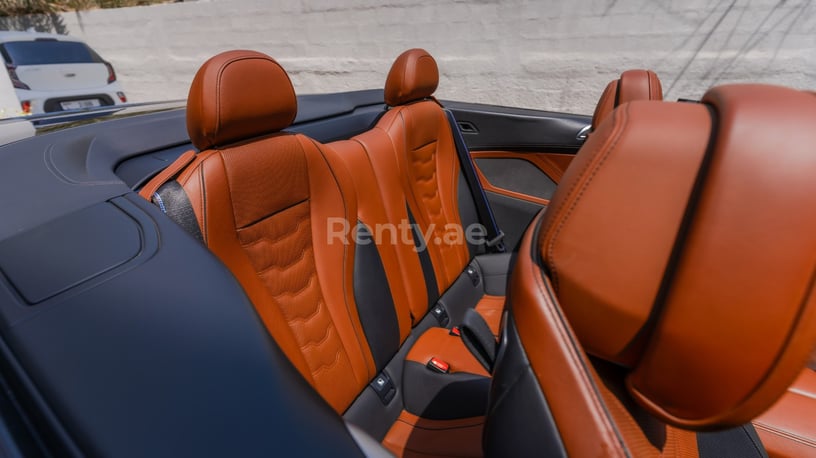 BMW 840i cabrio (Blu), 2021 in affitto a Abu Dhabi