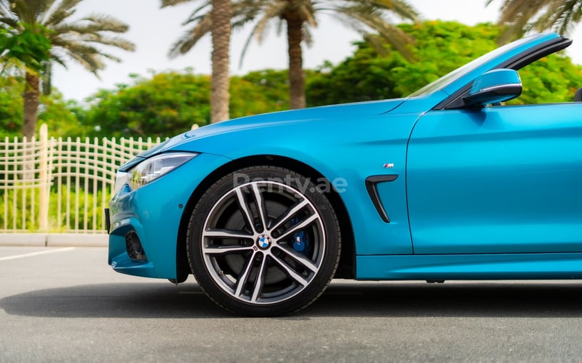 BMW 430i cabrio (Blu), 2020 in affitto a Abu Dhabi