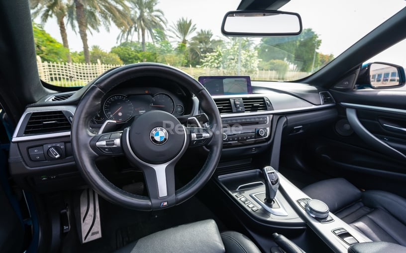 BMW 430i cabrio (Blu), 2020 in affitto a Abu Dhabi