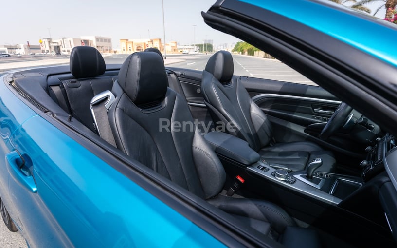 BMW 430i cabrio (Blu), 2020 in affitto a Abu Dhabi