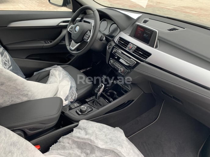 BMW X2 (Azul), 2022 para alquiler en Dub&aacute;i