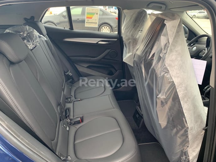 BMW X2 (Azul), 2022 para alquiler en Dub&aacute;i