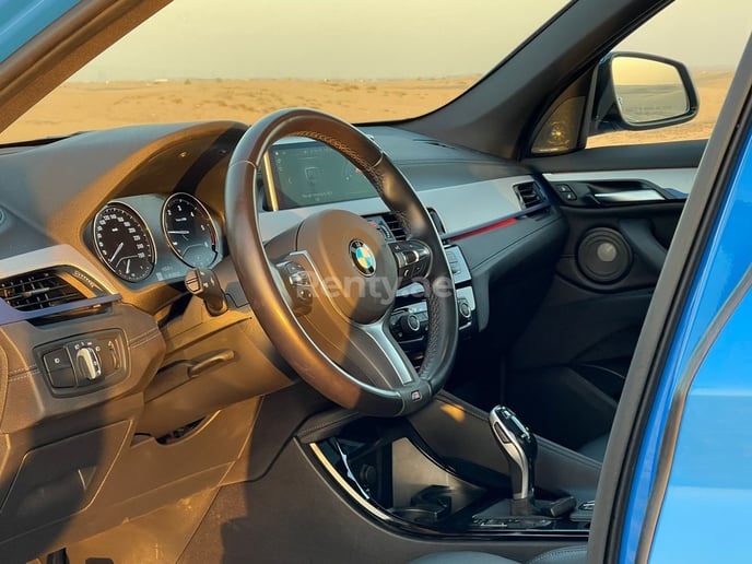BMW X1 M (Bleue), 2020 &agrave; louer &agrave; Duba&iuml;
