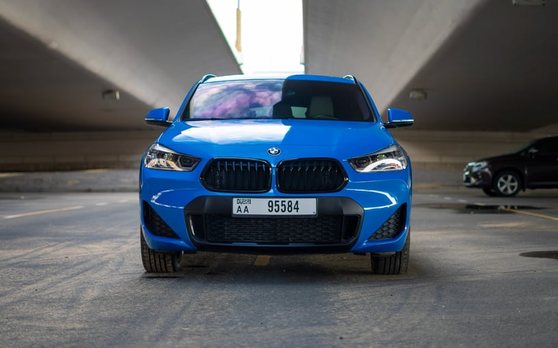 BMW X2 (Azul), 2022 para alquiler en Sharjah