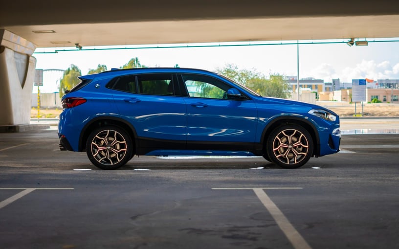 BMW X2 (Azul), 2022 para alquiler en Sharjah