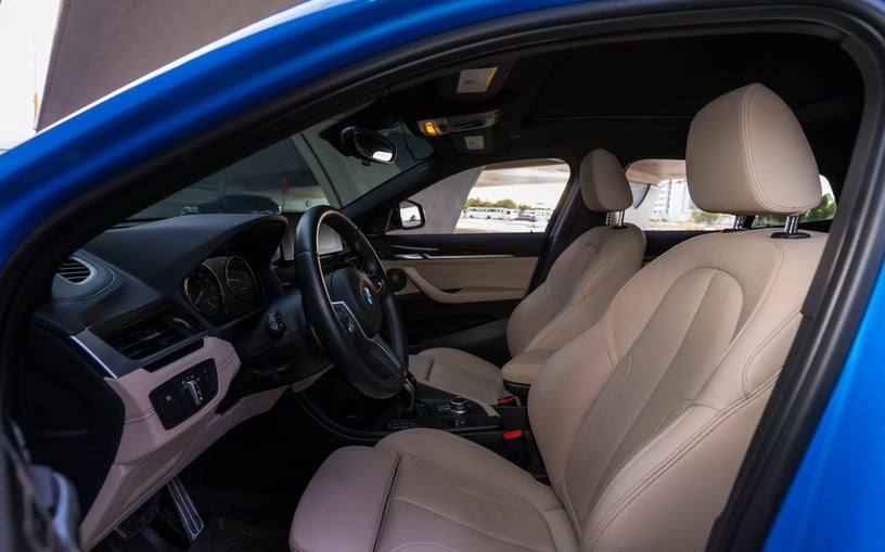 BMW X2 (Azul), 2022 para alquiler en Sharjah