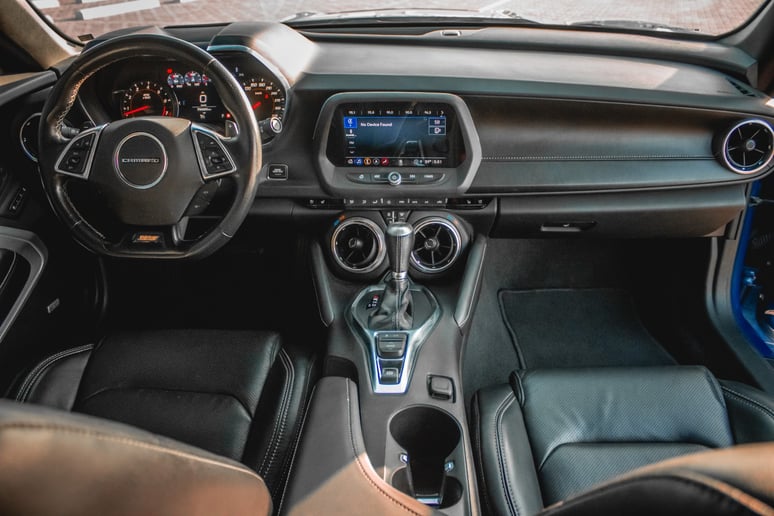 Chevrolet Camaro SS (Azul), 2022 para alquiler en Abu Dhabi