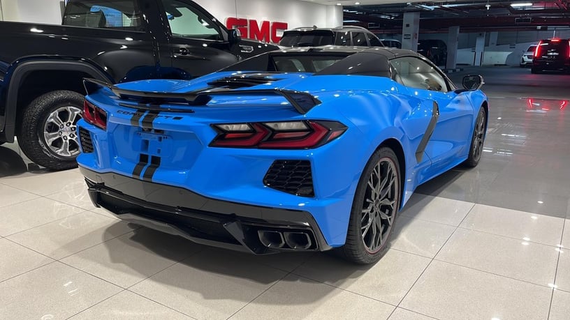 Chevrolet Corvette Convertible (Azul), 2024 para alquiler en Dub&aacute;i