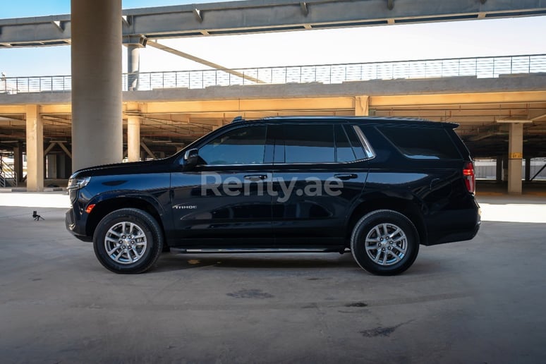 Chevrolet Tahoe (Azul), 2021 para alquiler en Abu Dhabi