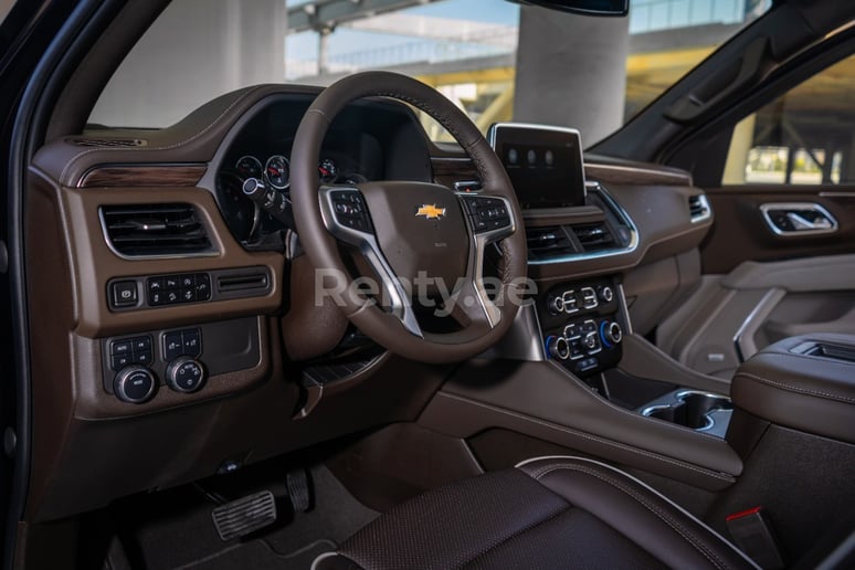 Chevrolet Tahoe (Azul), 2021 para alquiler en Abu Dhabi