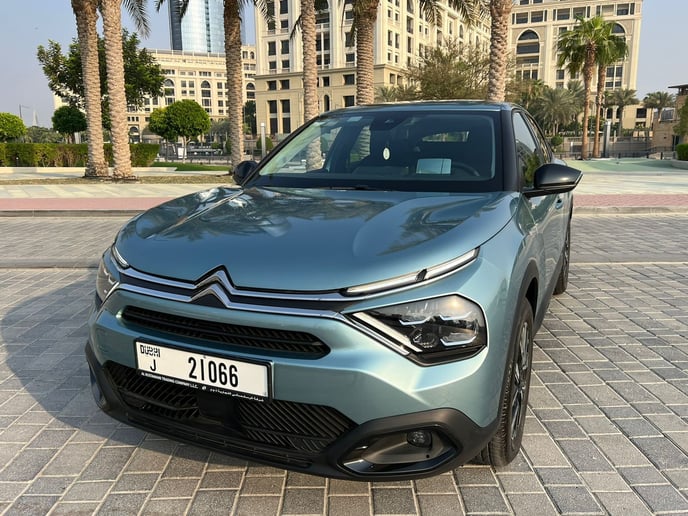 Citroen C4 (Azul), 2024 para alquiler en Abu Dhabi