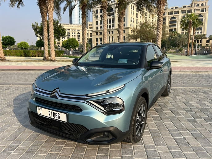 Citroen C4 (Azul), 2024 para alquiler en Abu Dhabi
