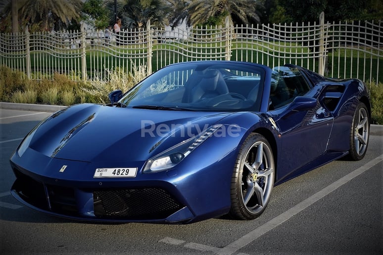 Dubai'de kiralık Ferrari 488 Spyder (Mavi), 2019