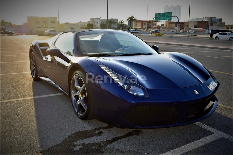 Dubai'de kiralık Ferrari 488 Spyder (Mavi), 2019