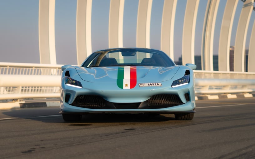 Ferrari F8 Tributo Spyder (Blau), 2023  zur Miete in Abu Dhabi