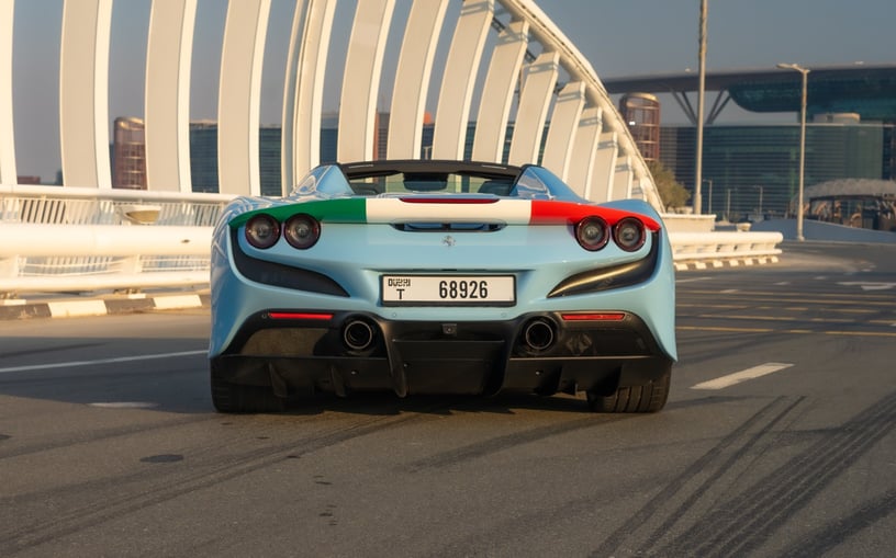 Ferrari F8 Tributo Spyder (Blau), 2023  zur Miete in Abu Dhabi