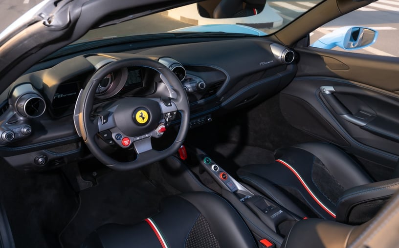 Ferrari F8 Tributo Spyder (Blau), 2023  zur Miete in Abu Dhabi