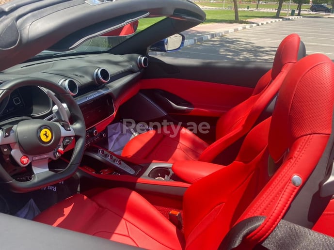 Ferrari Portofino Rosso (Синий), 2020 для аренды в Рас-эль-Хайме