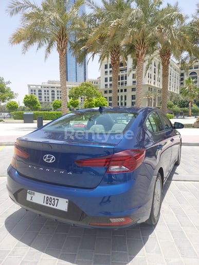 Hyundai Elantra (Blau), 2021  zur Miete in Sharjah
