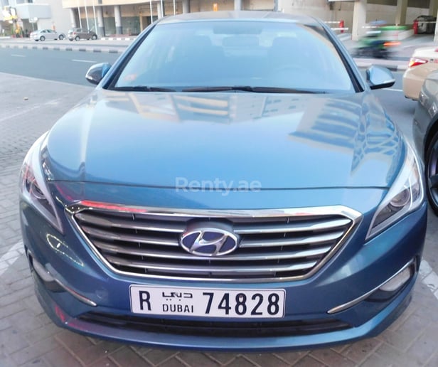 Hyundai Sonata (Blauw), 2015 te huur in Dubai