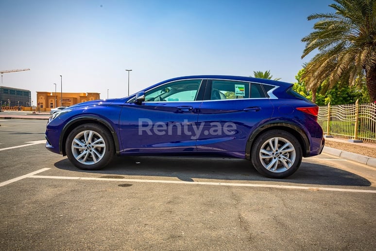إيجار إنفينيتي Q30 (أزرق), 2019 في دبي