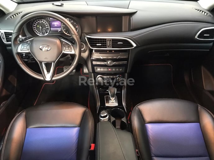 إيجار إنفينيتي Q30 (أزرق), 2019 في دبي