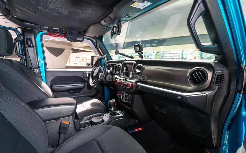 Jeep Wrangler Limited Sport Edition convertible (Blau), 2020  zur Miete in Sharjah