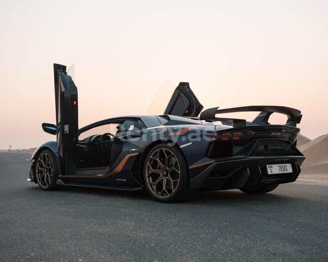 Lamborghini Aventador SVJ 63 (Blu), 2019 in affitto a Dubai