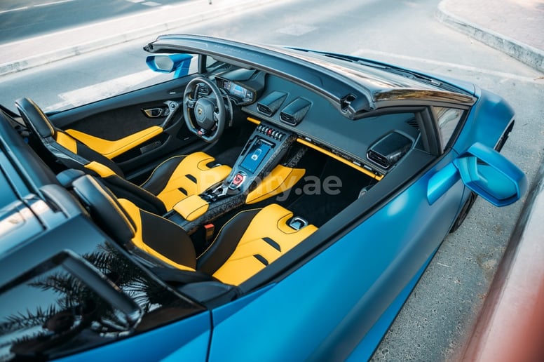 إيجار لامبورغيني إيفو سبايدر (أزرق), 2021 في دبي