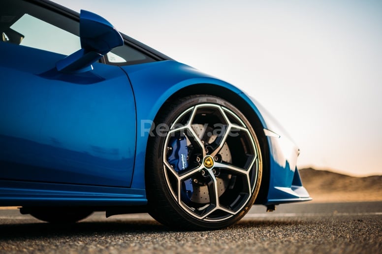 Lamborghini Evo Spyder (Bleue), 2020 &agrave; louer &agrave; Duba&iuml;