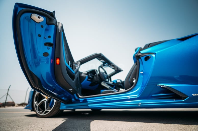 Lamborghini Evo Spyder (Bleue), 2020 &agrave; louer &agrave; Duba&iuml;