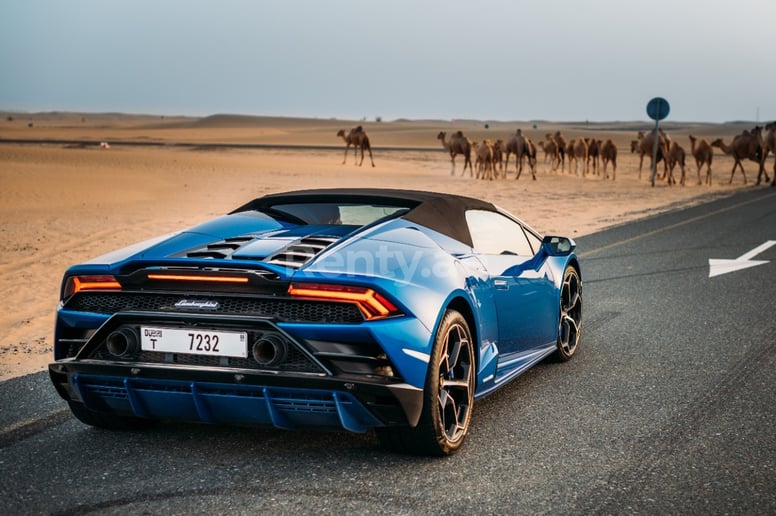 Lamborghini Evo Spyder (Bleue), 2020 &agrave; louer &agrave; Duba&iuml;
