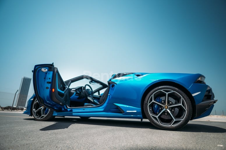 Lamborghini Evo Spyder (Bleue), 2020 &agrave; louer &agrave; Duba&iuml;