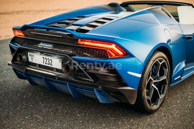 Lamborghini Evo Spyder (Bleue), 2020 &agrave; louer &agrave; Duba&iuml;
