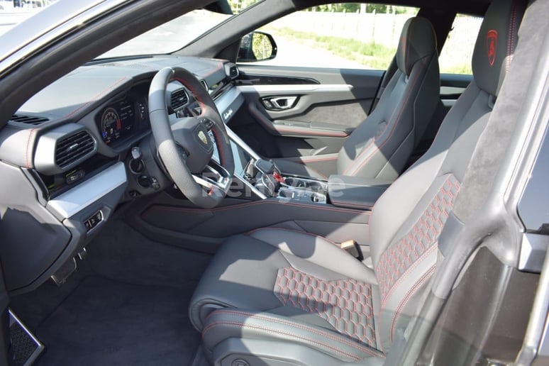Lamborghini Urus (Черный), 2021 для аренды в Дубай