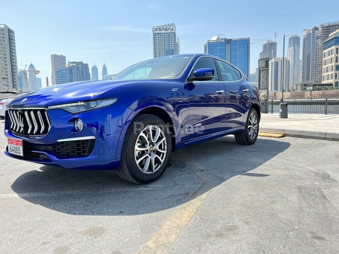 在迪拜 租 玛莎拉蒂莱万特 HYBRID 2022 (蓝色), 2022