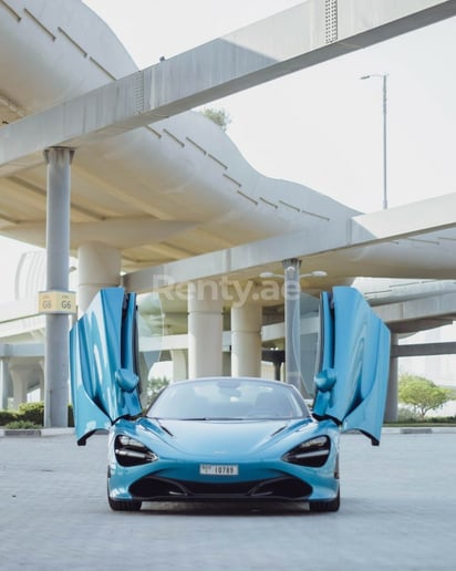 McLaren 720 S Spyder (Bleue), 2020 &agrave; louer &agrave; Duba&iuml;