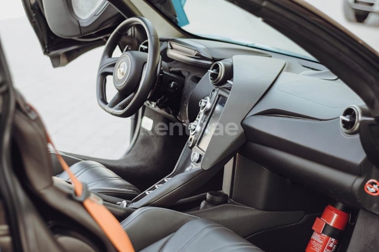 McLaren 720 S Spyder (Bleue), 2020 &agrave; louer &agrave; Duba&iuml;