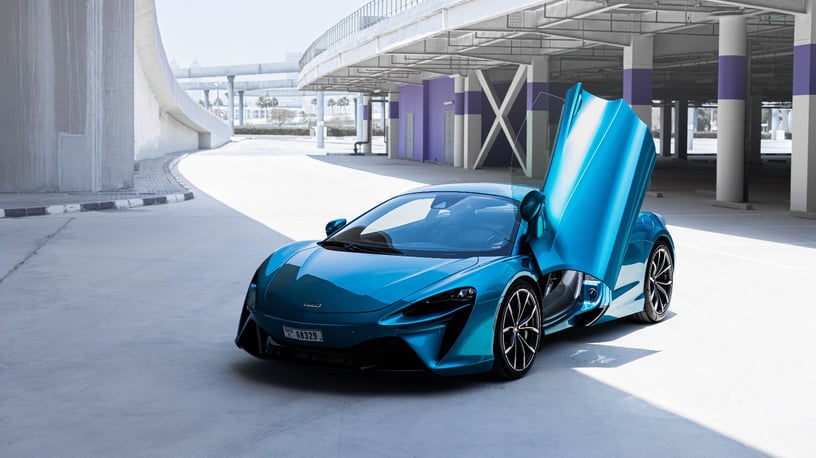 McLaren Artura (Azul), 2023 para alquiler en Dub&aacute;i